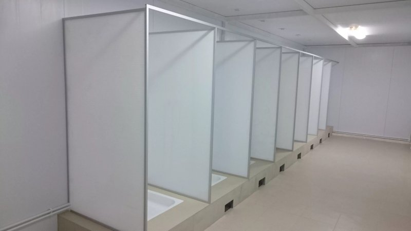 Пластиковые перегородки для душевых