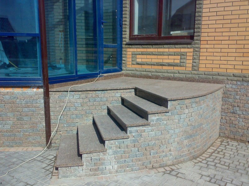 Ступени из гранита