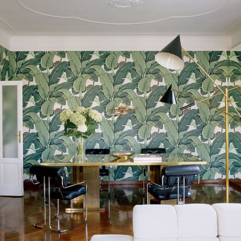 Martinique banana leaf wallpaper в интерьере