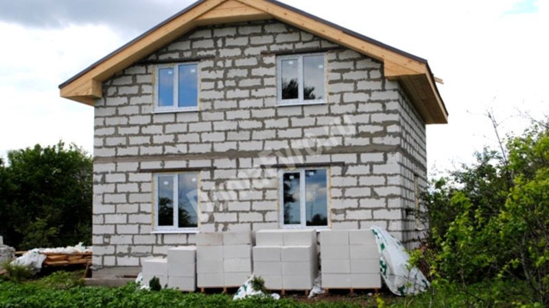 Дом из газобетона 8 на 10 с мансардой