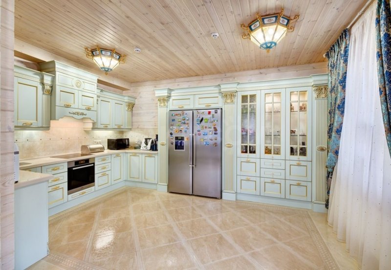 Кухня в классическом стиле светлая