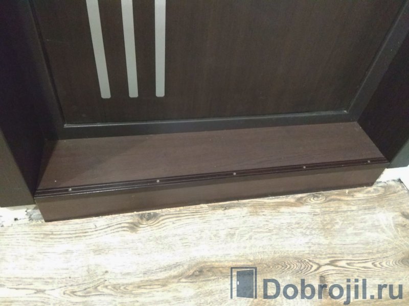 Порог у входной двери в квартире