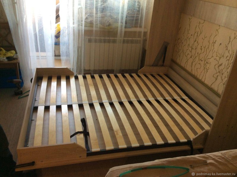 Кровать своими руками с подъемным механизмом