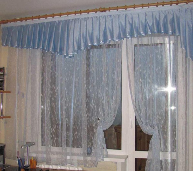 Шторы на кухню с балконом