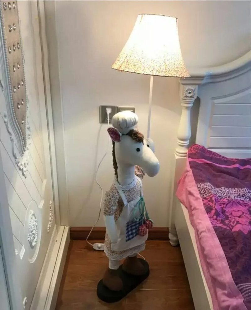 Торшер конь