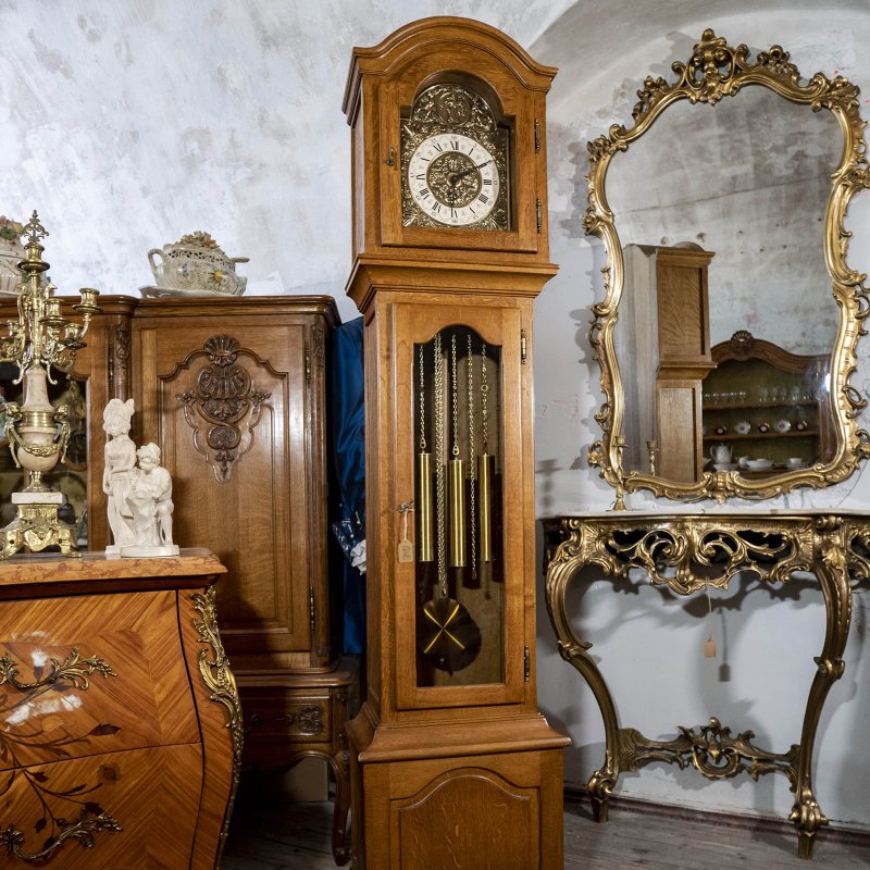 Старинные напольные часы