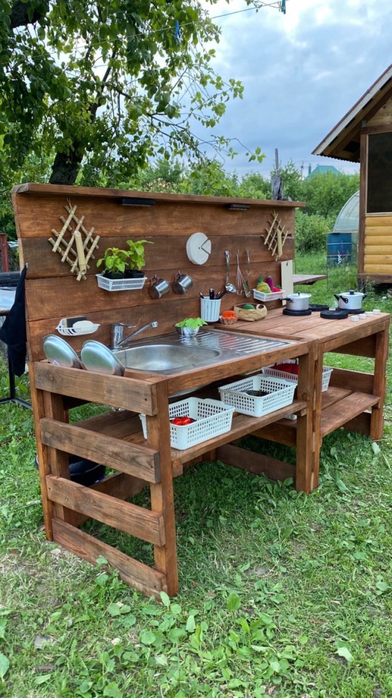 Кухня из поддонов для дачи