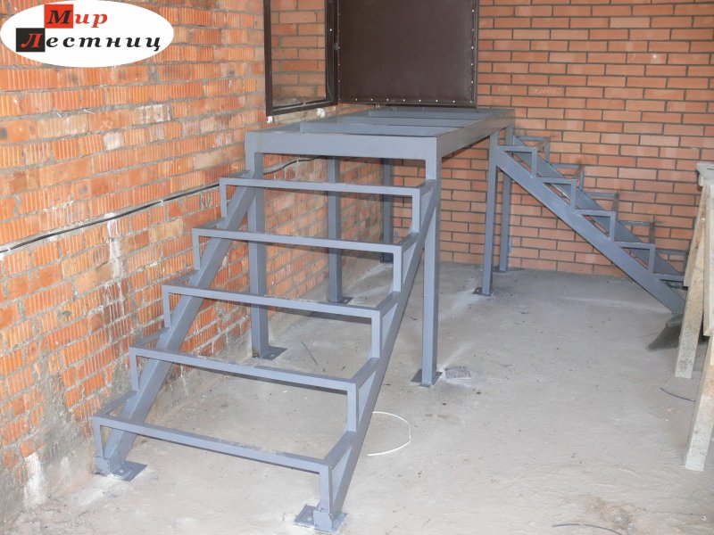 Металлический каркас лестницы