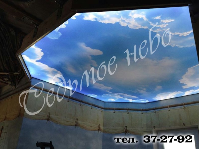 Натяжной потолок небо с облаками