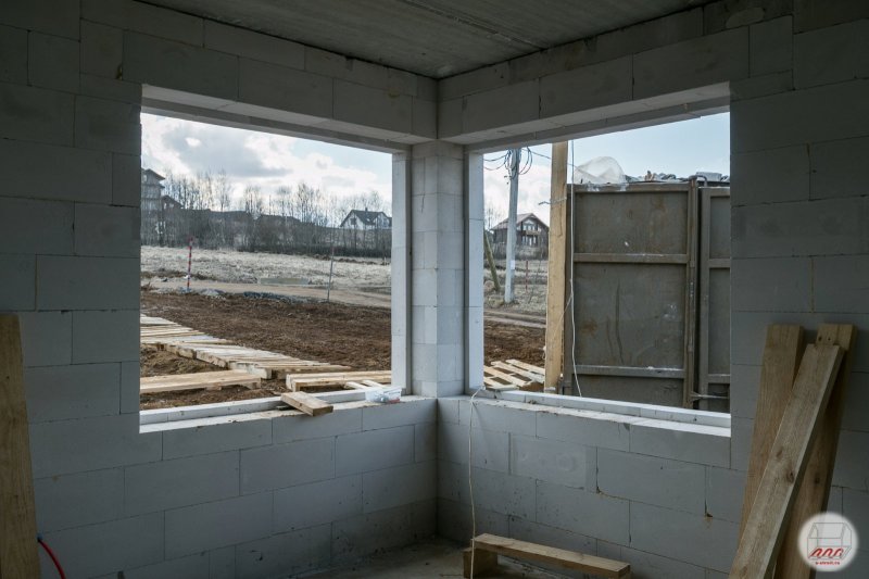 Панорамное окно в доме из газобетона