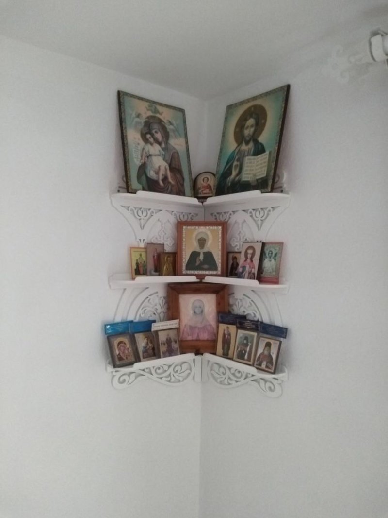 Угловая полка для икон