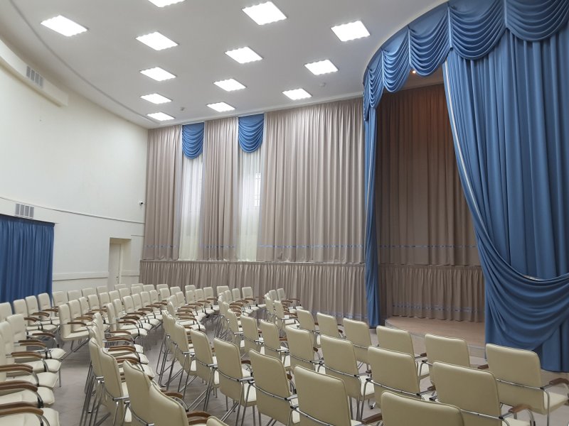 Шторы для сцены актового зала
