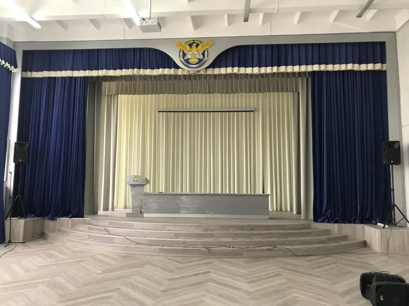 Шторы для актового зала в школе