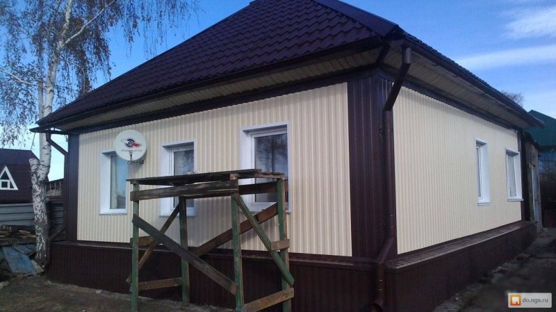 Дом обшит профнастилом