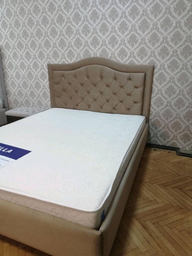 Кровати с изголовьем