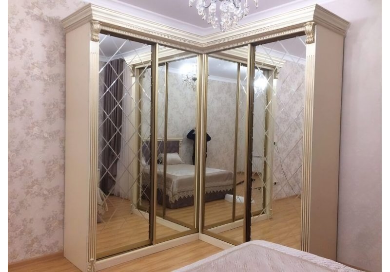 Шкаф купе в классическом стиле