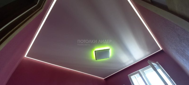 Контурный натяжной потолок с подсветкой