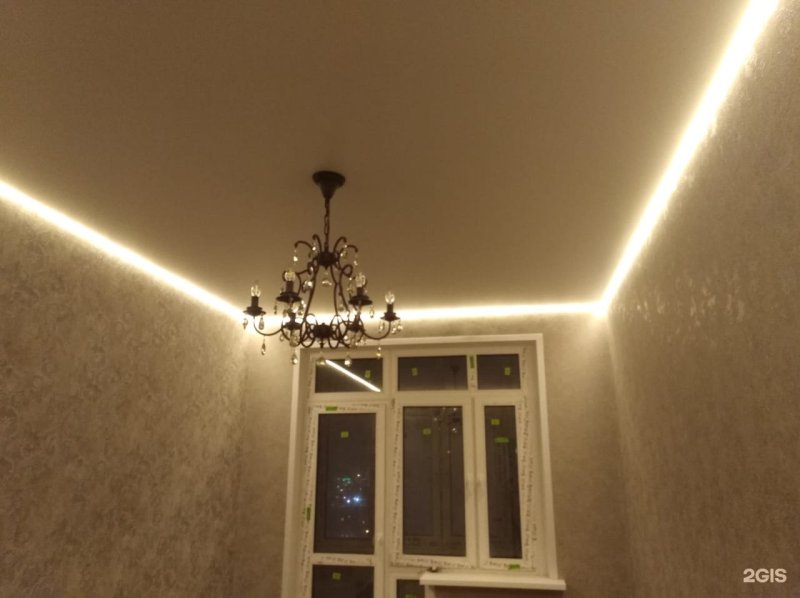Контурный натяжной потолок с подсветкой