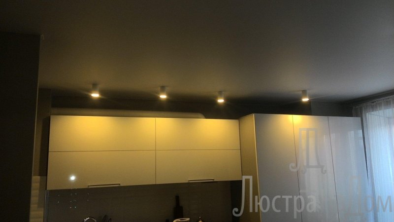 Светильники на натяжном потолке кухня