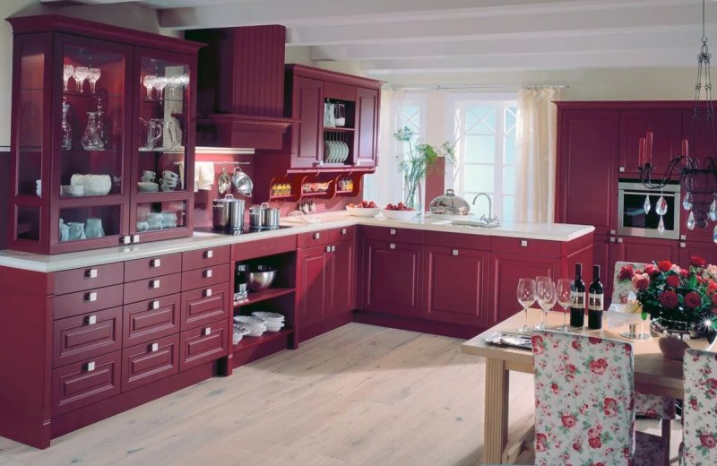 Бордовая кухня в интерьере