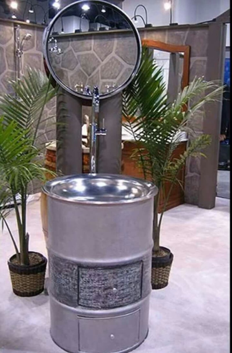 Уличный умывальник из бочки
