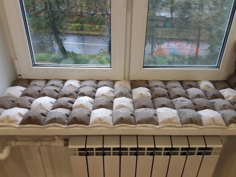 Подоконник лежанка