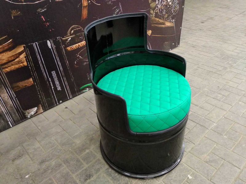 Стулья из металлических бочек