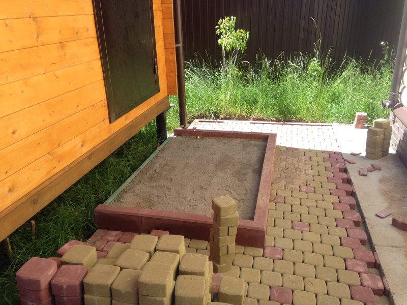 Крыльцо из тротуарной плитки для частного дома