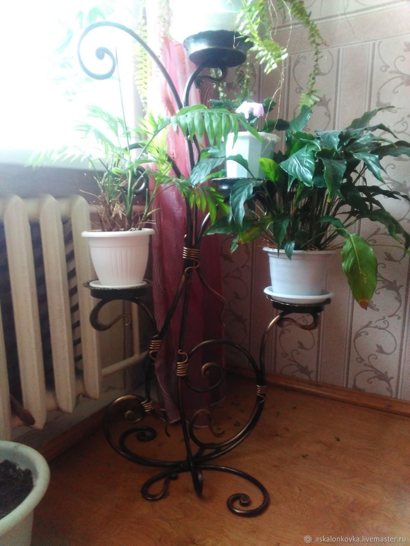 Подставка для цветов кованая