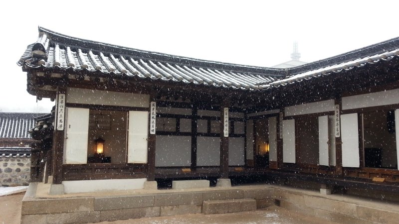 Namsangol hanok village