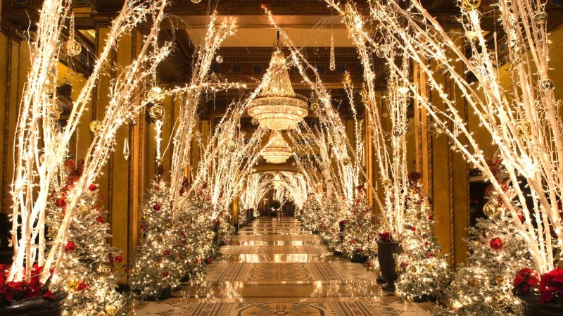 Отель the roosevelt новый орлеан новогодний декор