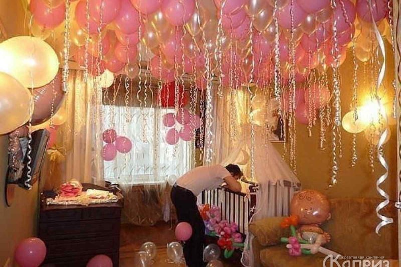 Украшение комнаты на выписку из роддома