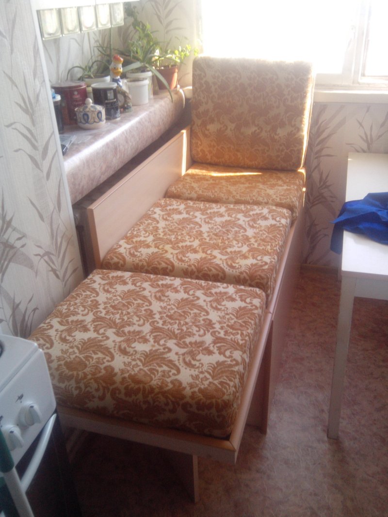 Диван на балкон с ящиком для хранения