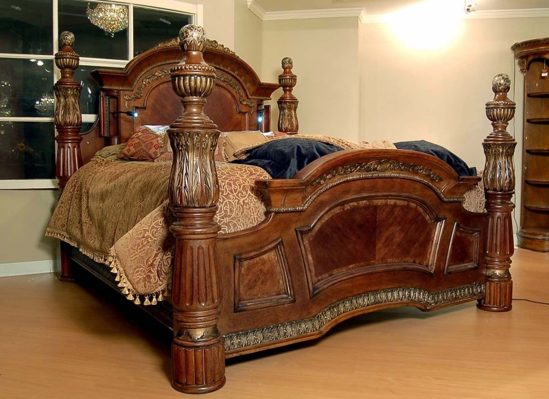 Резные деревянные кровати