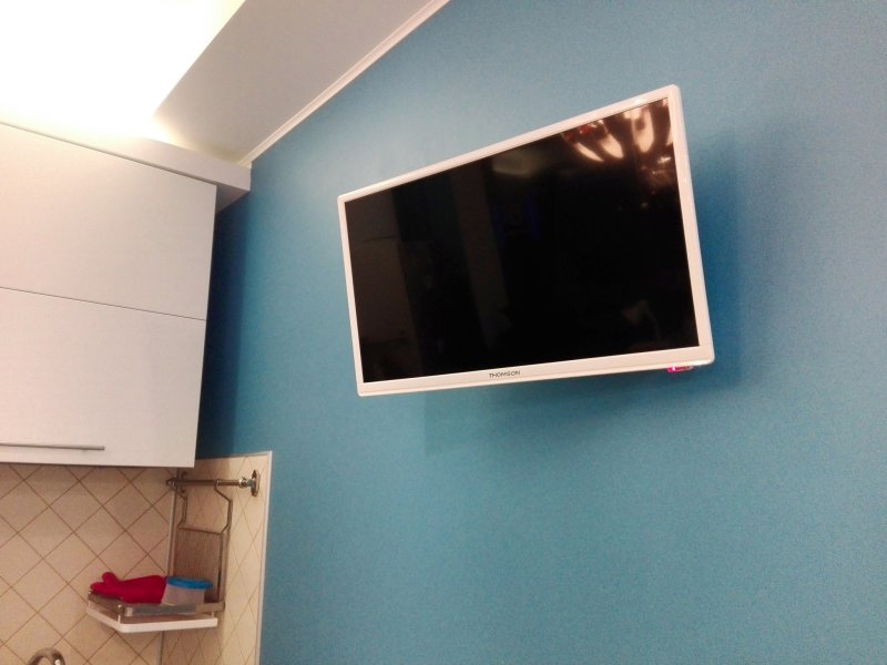 Белый телевизор в интерьере