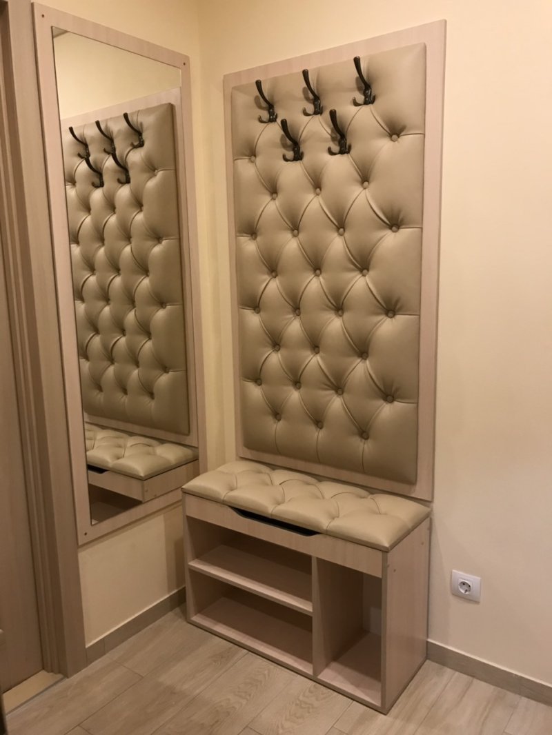 Прихожая с каретной стяжкой