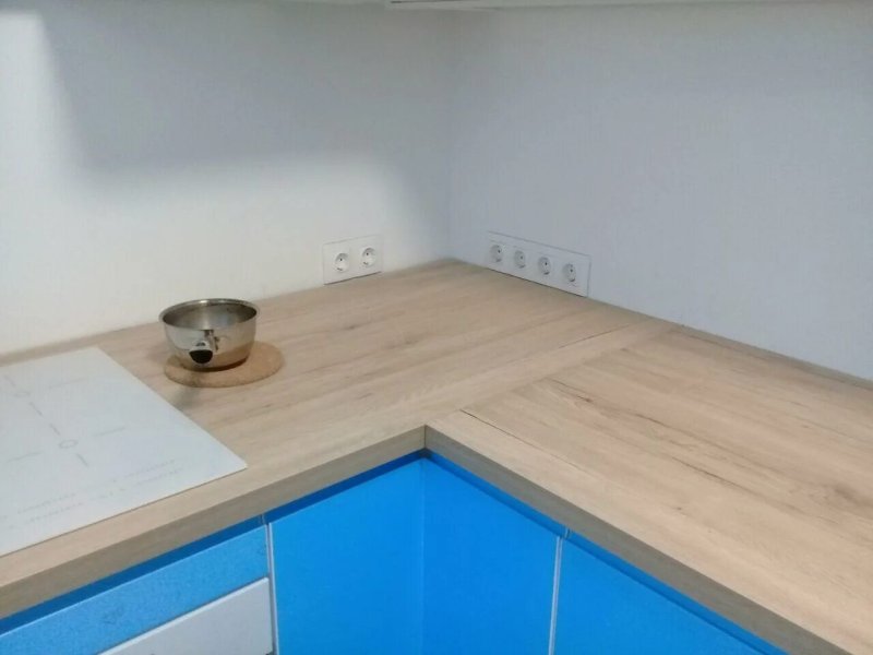 Угловая столешница для кухни без швов