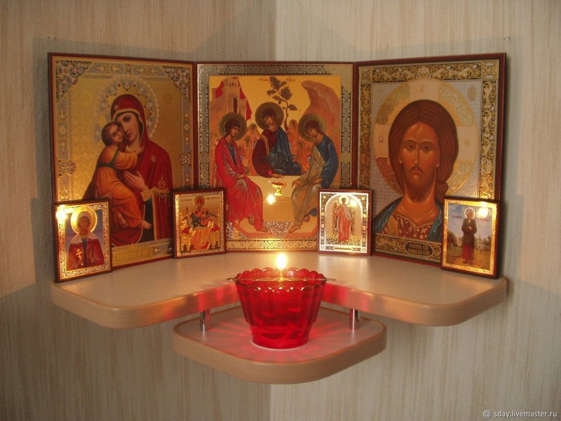 Красный уголок для икон