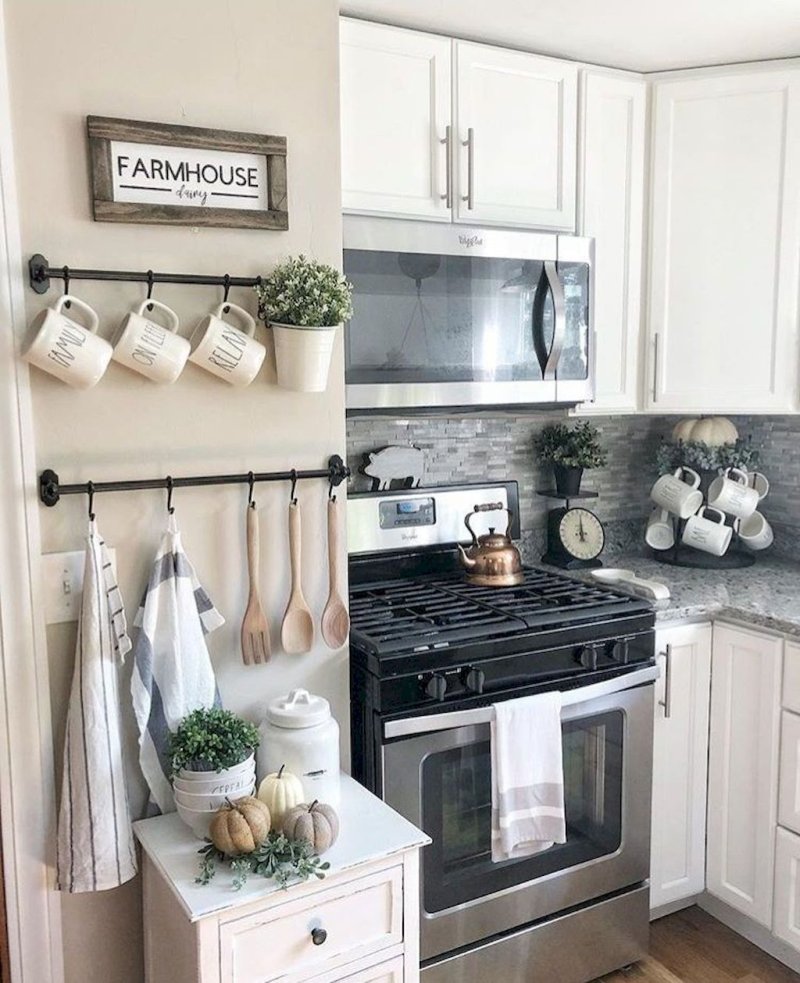 Farmhouse kitchen decor