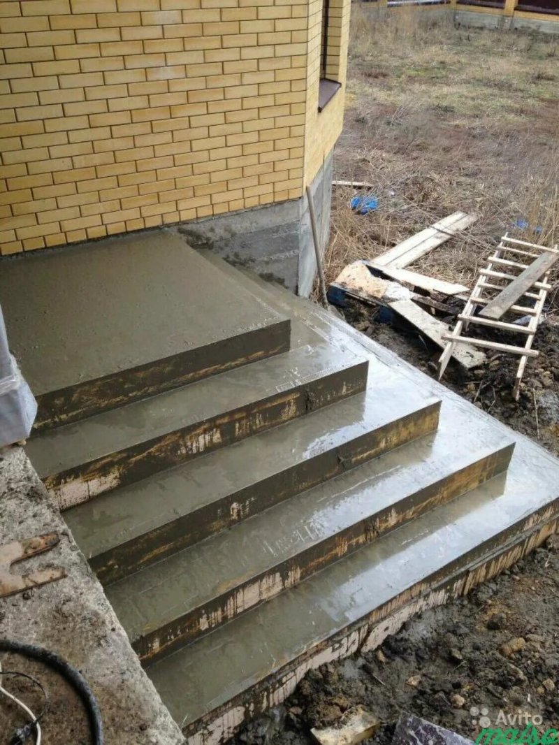 Крыльцо из бетона для частного дома