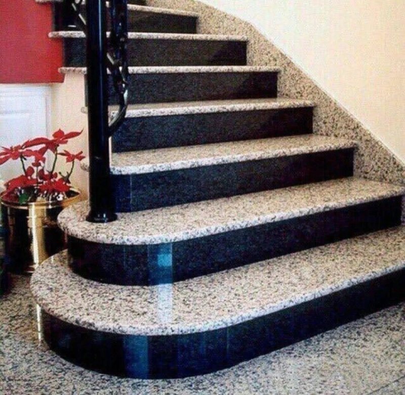 Ступени из гранита
