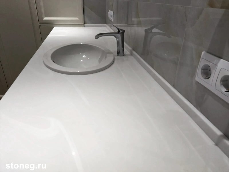 Столешница для ванной из искусственного камня