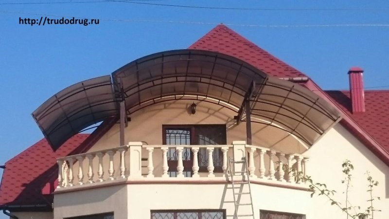Каскадный навес из поликарбоната