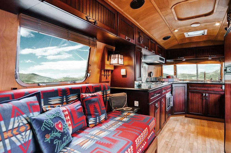 Автодом airstream