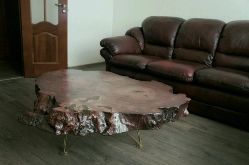 Журнальный столик из спилов дерева