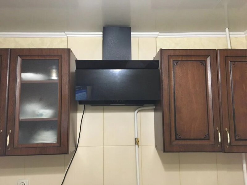 Открытая вытяжка на кухне