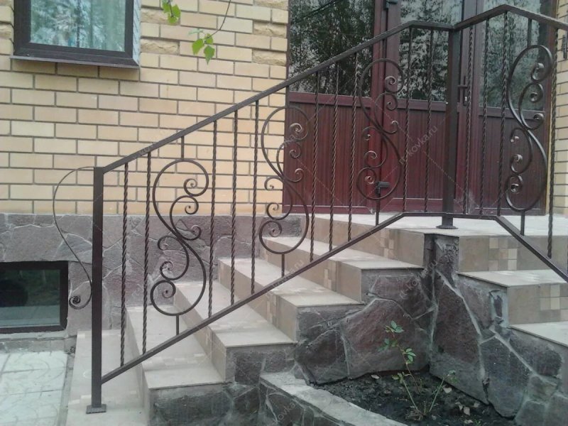 Перила металлические для крыльца