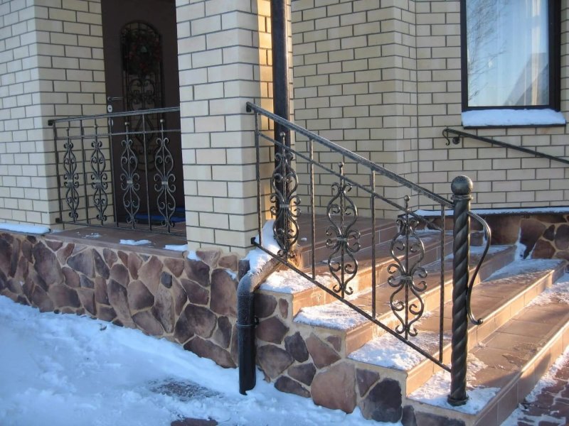 Кованые перила на крыльцо