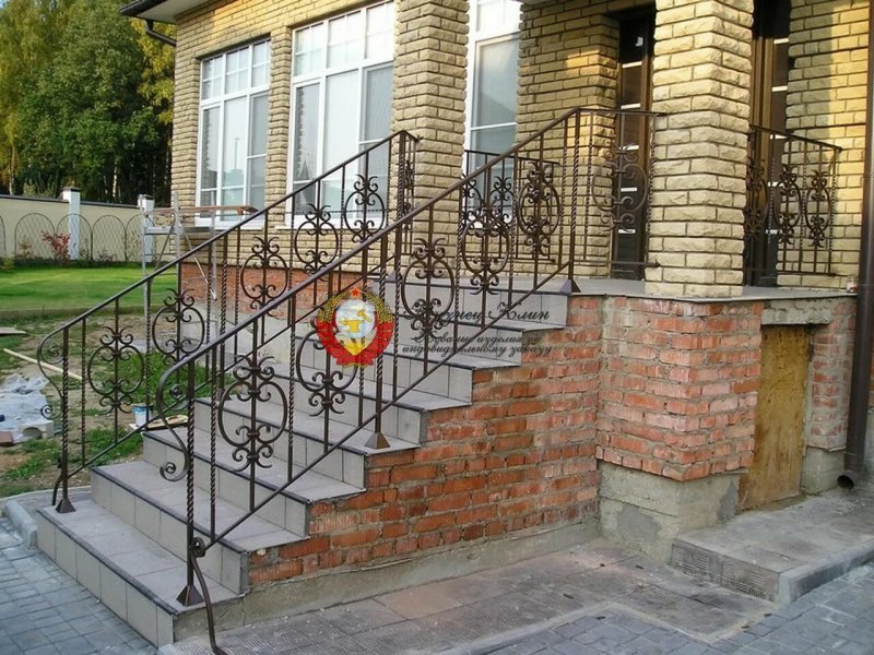 Кованые перила на крыльцо