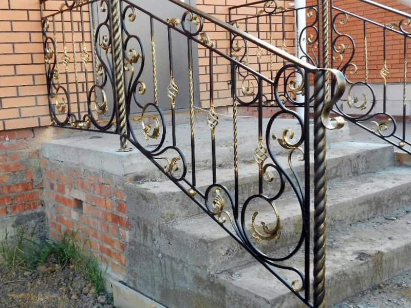 Кованые перила на крыльцо